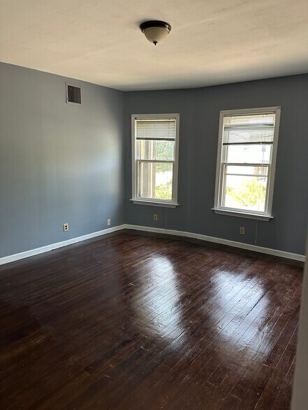 Building Photo - 14 5th St