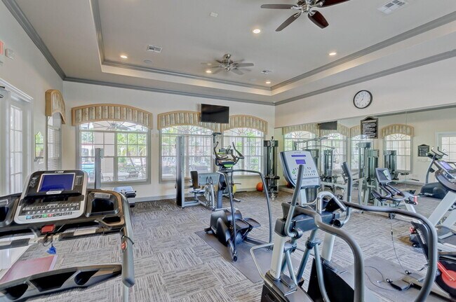 Building Photo - 5301 Myrtlewood Cir E