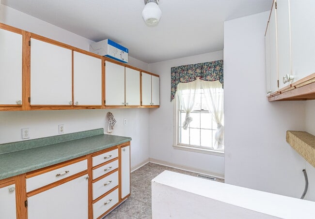 Building Photo - SPACIOUS Brick Home in Goldsboro (Wayne Memorial Drive area)