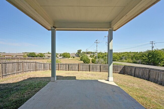 Building Photo - 741 Twisted Oaks Ln