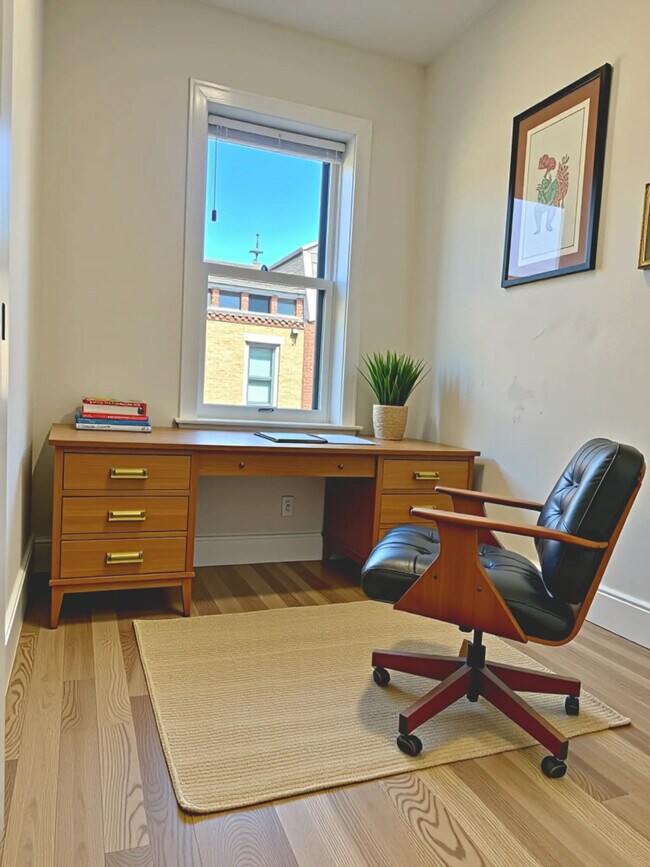 Building Photo - 8 4th St