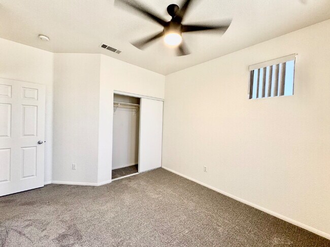 Building Photo - Spacious 4BD/3BA NLV Home with Downstairs ...