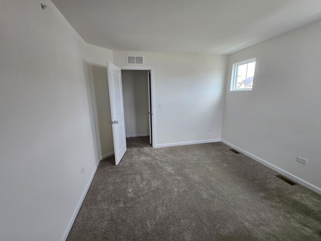 Building Photo - 5931 Hawkweed Dr