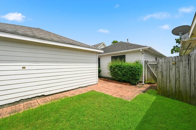 Building Photo - 20967 Young Meadows Way