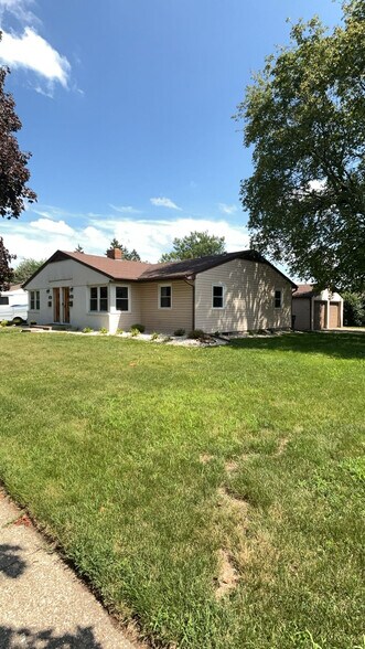 Building Photo - 2047 Ravine St