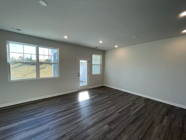 Building Photo - 5010 Tura St