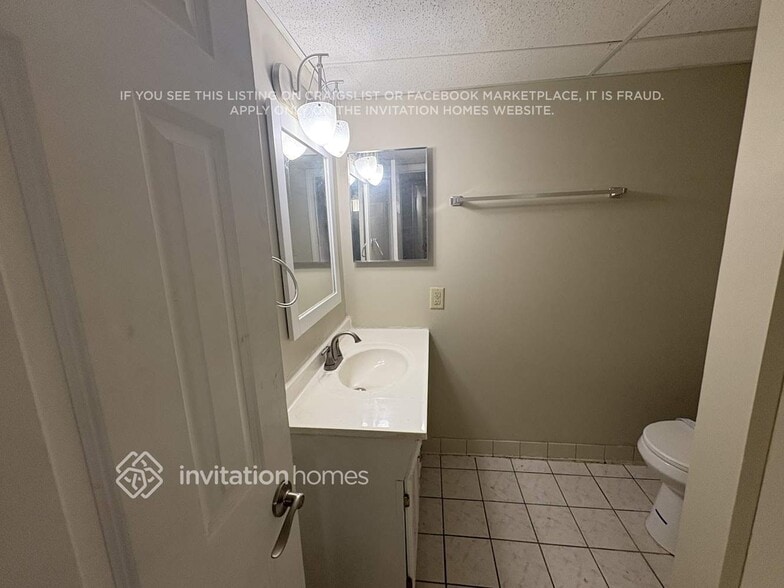 Building Photo - 1024 25th Ave SE