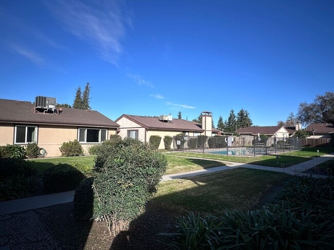 Building Photo - NW Visalia Home Coming Soon!