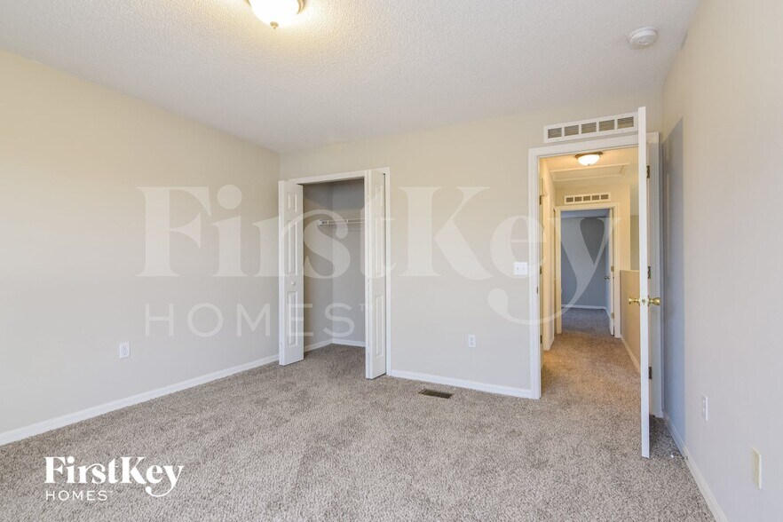Building Photo - 3808 McKinley Dr