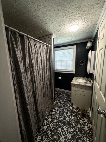 Building Photo - 112 Polk St