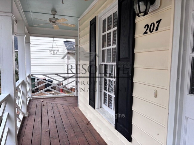 Building Photo - 207 Leeward Ct