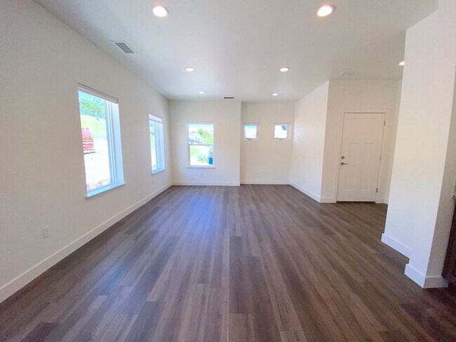 Building Photo - Built 2023! NW Reno 3 Bedroom House - Downstairs Masterbedroom/Masterbath