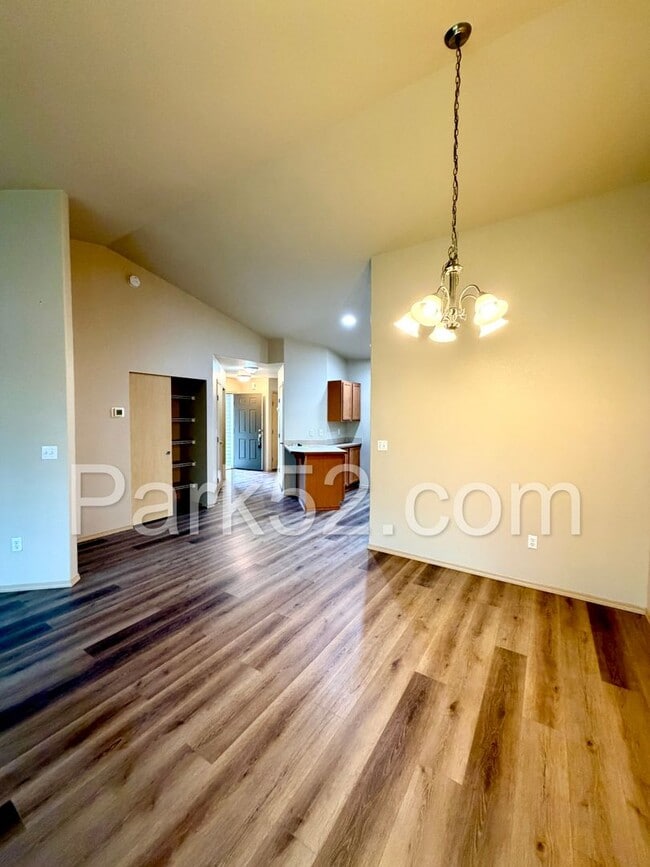 Building Photo - 3-Bedroom Duplex - Gated Community - Puyallup