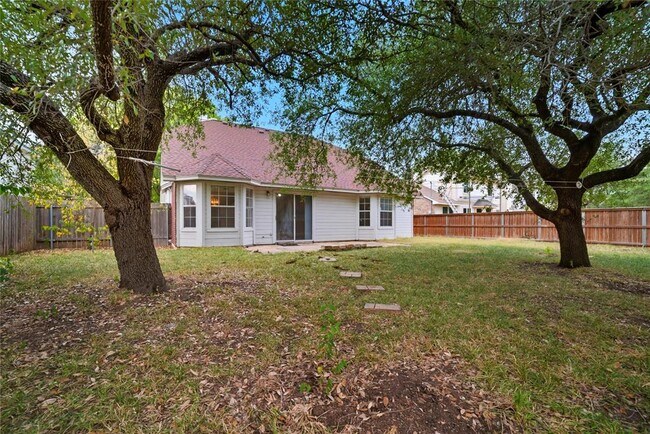 Building Photo - 1911 Cedar Bend Dr