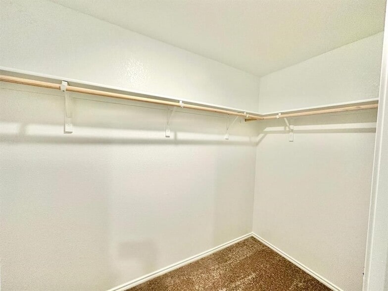 Building Photo - 100 Louisa Ln