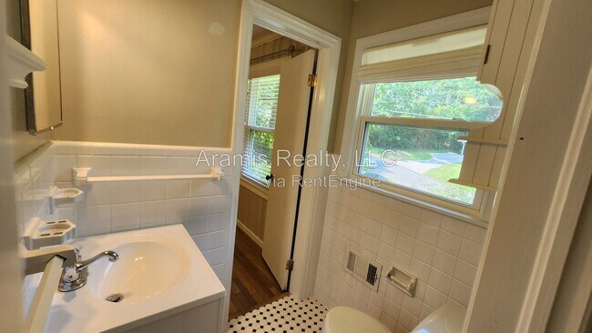 Building Photo - 1032 Homewood Ct
