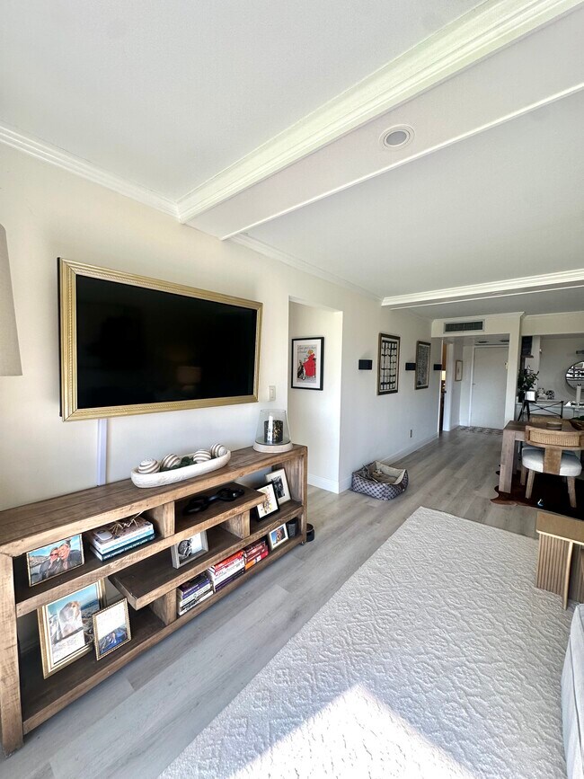 Building Photo - 1083 Forest Lakes Dr