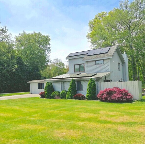 Primary Photo - 10 Herster Dr