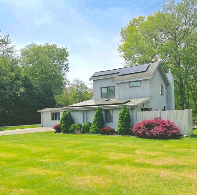 Primary Photo - 10 Herster Dr