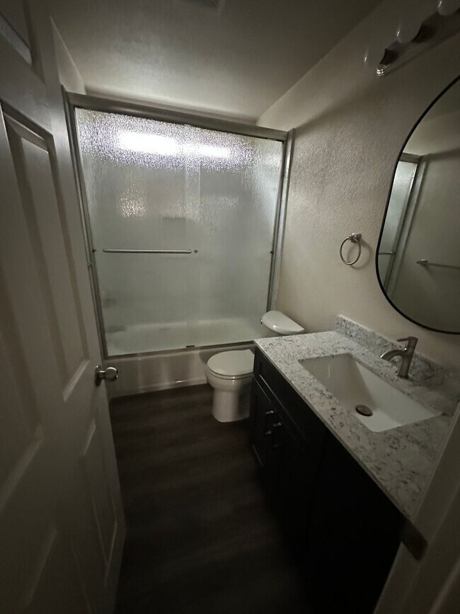 Building Photo - Remodeled 3 Bedroom!