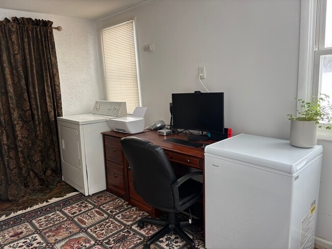 Building Photo - 1807 E Kings Hwy