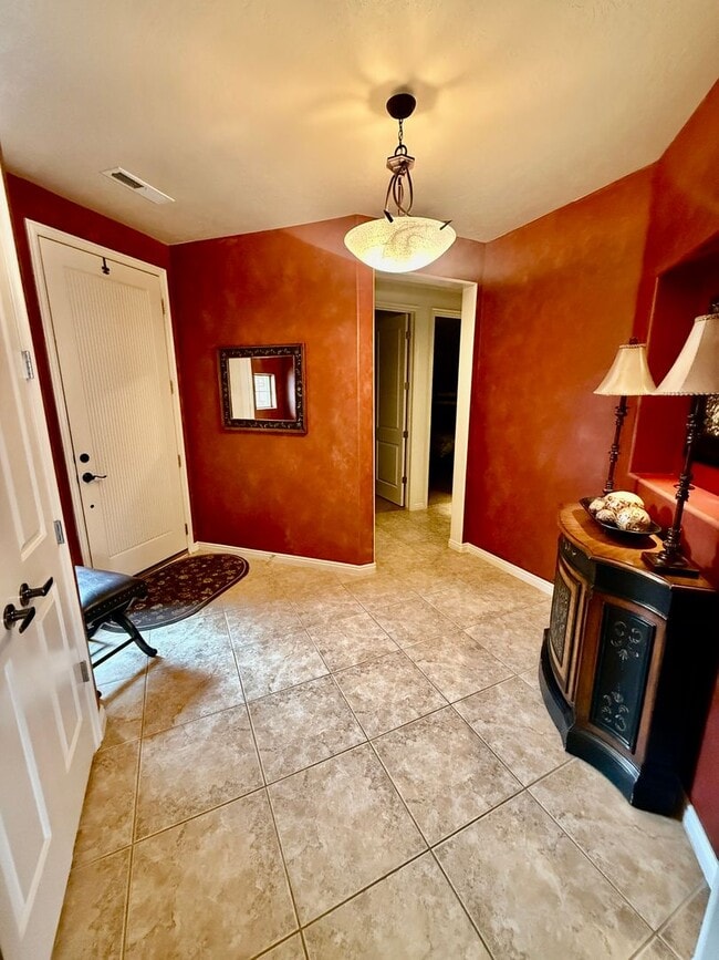 Building Photo - Lovely FURNISHED Three Bedroom Home in Ivins
