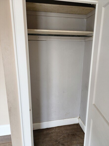 Building Photo - 281 S Powell Ave