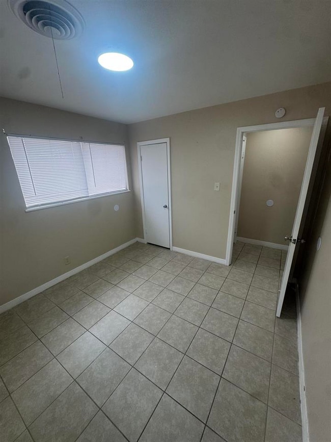 Building Photo - 3726 Bowling Ln