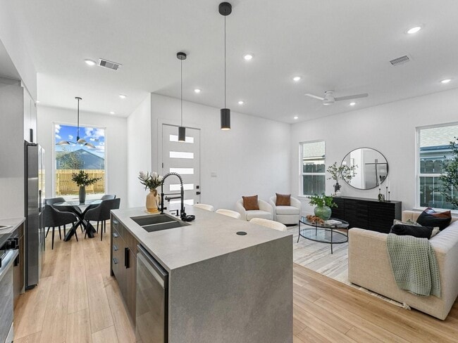 Building Photo - 8322 Williamsdell St