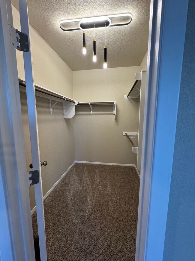 Building Photo - Bright & Spacious 3 Bedroom Home with Garage in Kyle