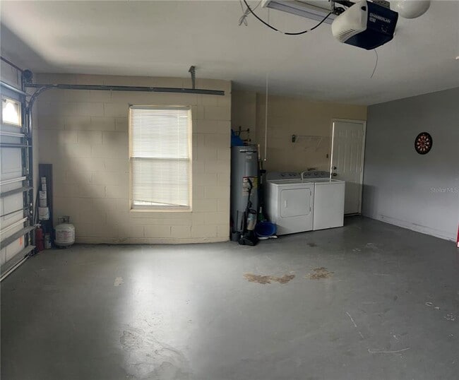Building Photo - 8121 Fan Palm Way
