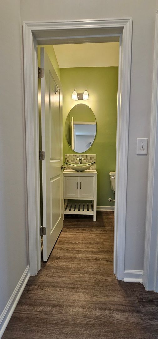Building Photo - Live where charm meets convenience-Glenmoo...