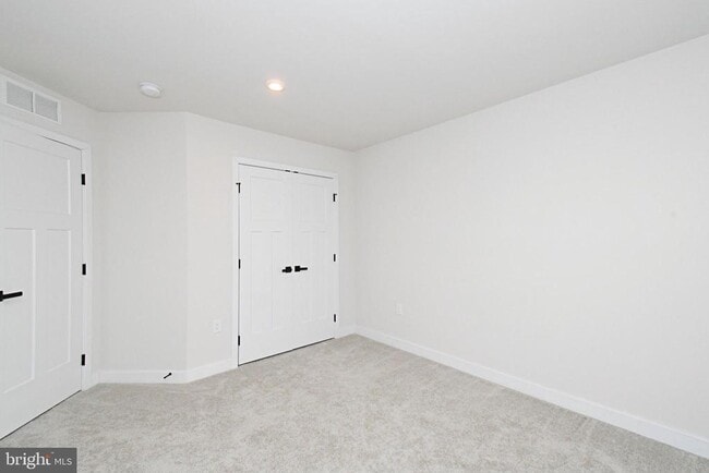 Building Photo - 500 Sterling Dr