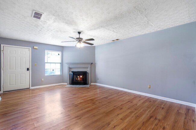 Building Photo - 314 Country Club Dr