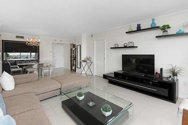 Building Photo - 3675 N Country Club Dr