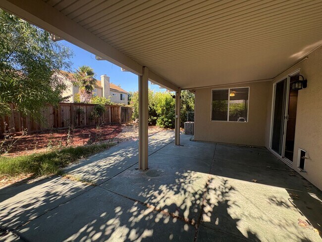 Building Photo - 139 Ainger Cir