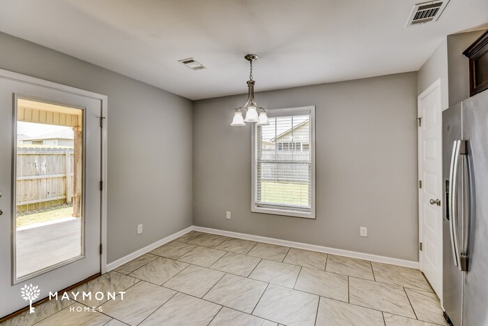 Building Photo - 16347 Creek Dr
