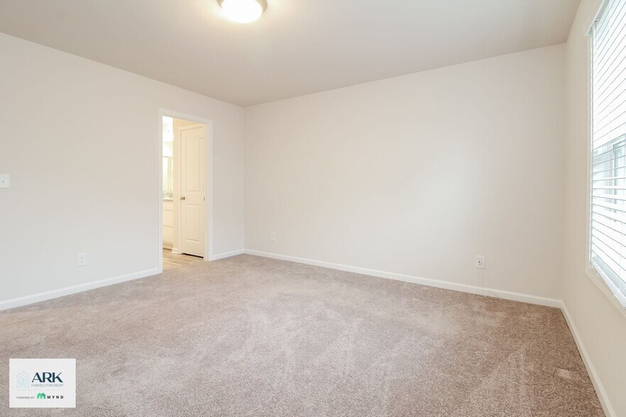 Building Photo - 4 Oak Rose Dr