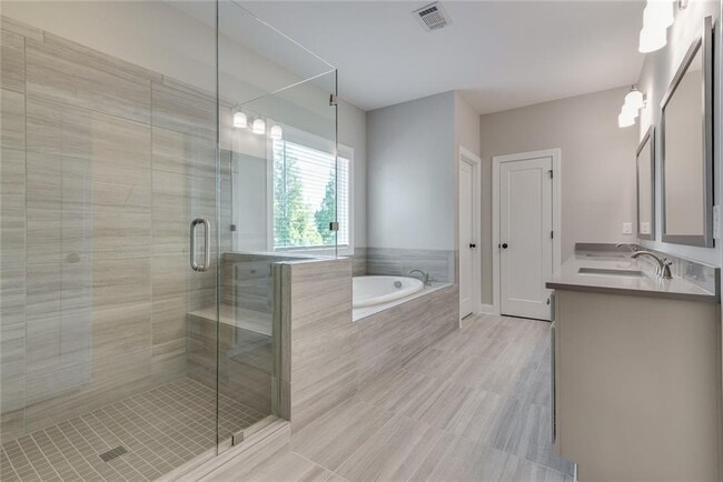 Building Photo - 440 Baroque Dr