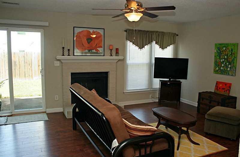 Building Photo - 1374 Battleford Dr