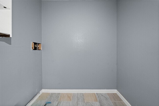 Building Photo - 209 Hyta St
