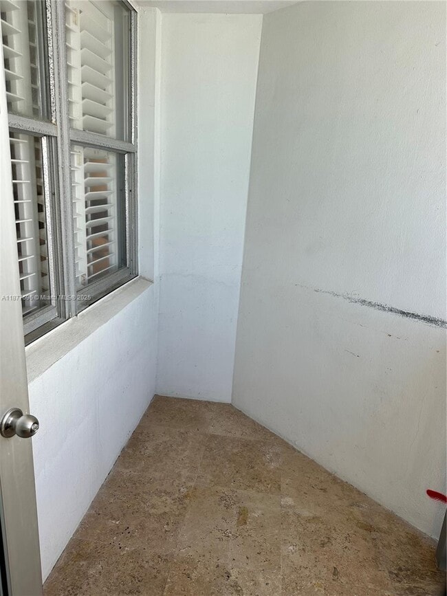 Building Photo - 6039 Collins Ave