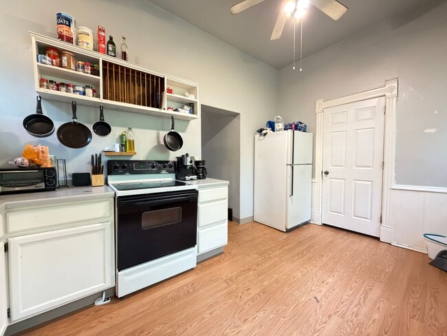 Building Photo - Large 3 Bedroom Open July 1st!