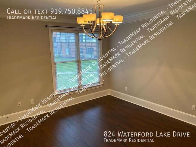 Building Photo - 824 Waterford Lake Dr