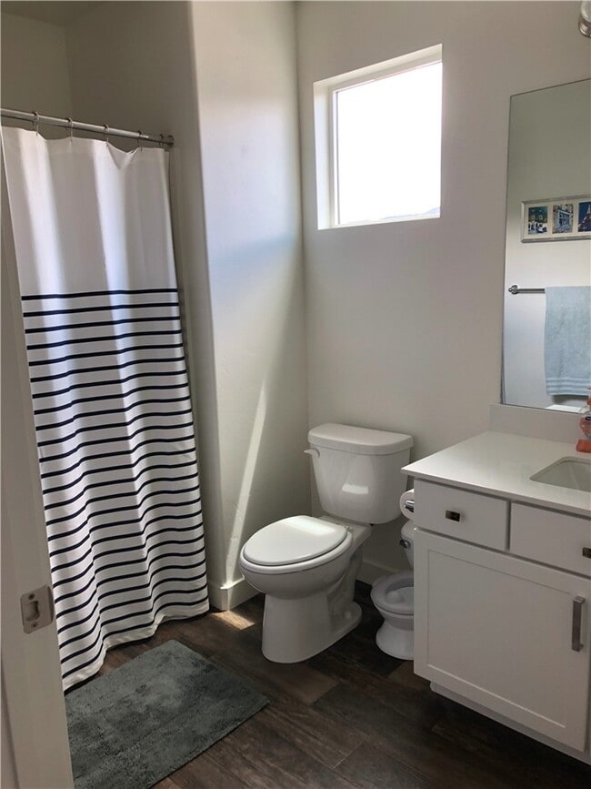 Building Photo - Luxury Bluffdale 4 Bedroom Town Home