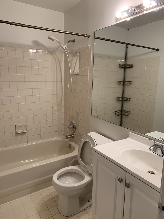 Building Photo - 61 Tanglewood Ct