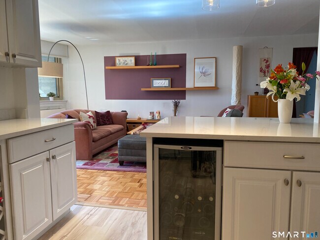 Building Photo - 143 Hoyt St