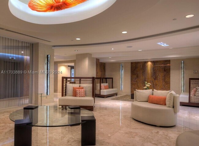 Building Photo - 2555 Collins Ave
