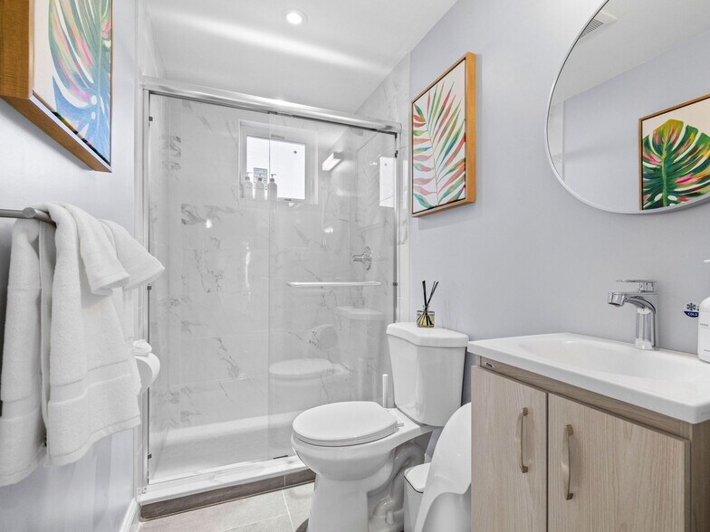 Building Photo - 168 School St