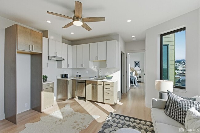 Building Photo - 3945 Judah St